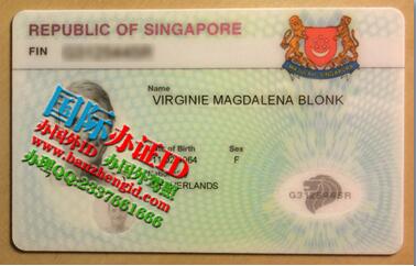 新加坡粉红色身份证，是新加坡本地出生的公民。正反面都以粉红色为主。